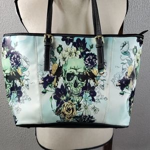 Skull shoulder purse